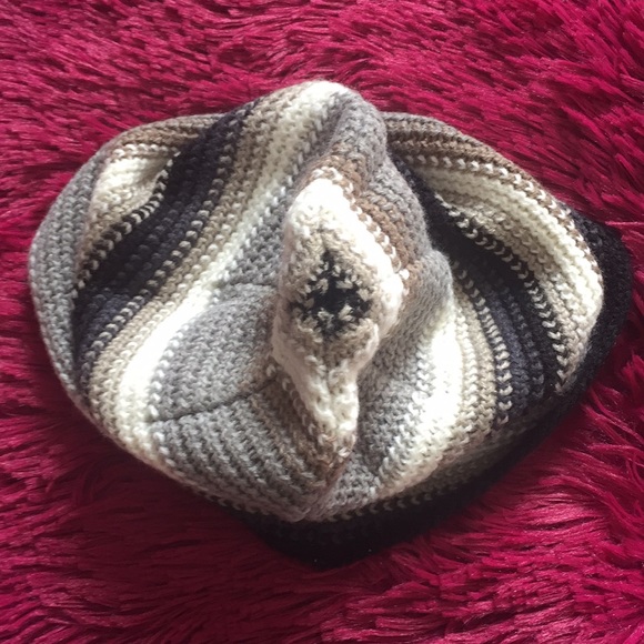 Knitted cream grey striped beanie cap (NWOT) - Picture 3 of 6